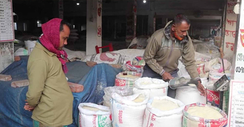 নওগাঁয় কমেছে মোটা চালের দাম