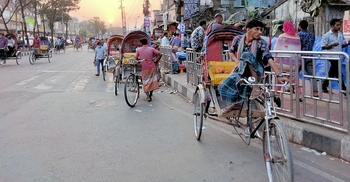 স্কুল-কলেজ খোলার আশায় রিকশাচালকরা