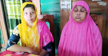 কেঁদে বুক ভাসাচ্ছেন রিফাতের মা, চান ন্যায়বিচার