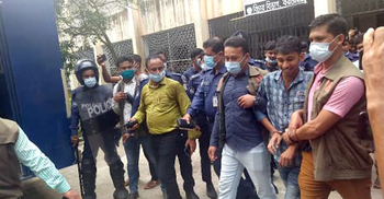 হাসতে হাসতে রিফাত ফরাজি বললেন ‘সব আল্লাহর ওপর ছেড়ে দিলাম’