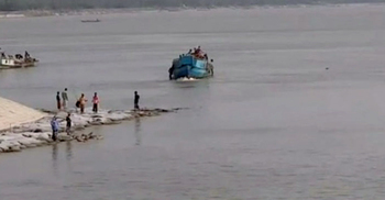 ধনু নদীতে নৌকা ডুবে নববধূসহ নিখোঁজ ৩