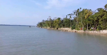 ঝালকাঠিতে নদীর পানি হঠাৎ লবণাক্ত, চিন্তায় বাসিন্দারা