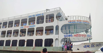 এক সপ্তাহ ধরে সুগন্ধার ডুবোচরে আটকা লঞ্চ