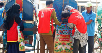 অপচনশীল প্লাস্টিক বর্জ্য সংগ্রহে বিদ্যানন্দের ‘রিকশা বিন’