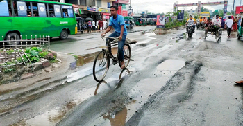 একই জায়গায় বারবার দেবে যাচ্ছে ১৯০ কোটি টাকার মহাসড়ক