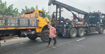 এক কিলোমিটারেই ১৬ দুর্ঘটনা, নিহত দুই