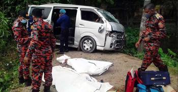 গাছের সঙ্গে মাইক্রোবাসের ধাক্কা, নিহত ২ আহত ৯