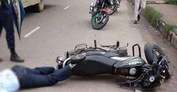 দুই মোটরসাইকেলের মুখোমুখি সংঘর্ষে নিহত ১