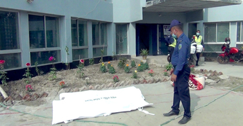 পথচারীকে বাঁচাতে গিয়ে নিয়ন্ত্রণ হারাল অ্যাম্বুলেন্স, নিহত ২