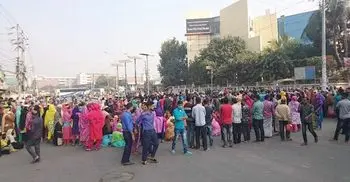 RMG workers block Tejgaon road
