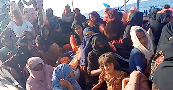 Call to save Rohingya refugees adrift on boat without water, food