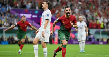 Fernandes double sends Portugal into World Cup knock-outs
