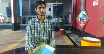 ৫ হাজার টাকার জন্য কলেজে ভর্তি না হয়ে ফিরে এলো রনি