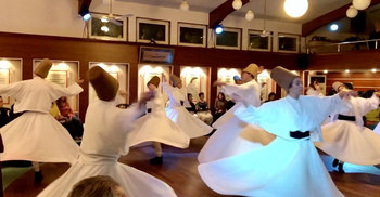 কবি রুমির শহরে দরবেশ নৃত্য