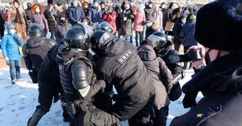 Hundreds detained at Navalny protests in Russia