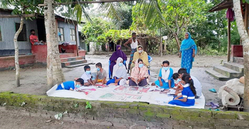 নড়িয়ায় ৩ বিদ্যালয়ে জোয়ারের পানি, খোলা আকাশের নিচে পাঠদান