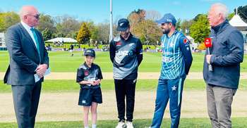 টস জিতে নিউজিল্যান্ডকে ব্যাটিংয়ে পাঠালো পাকিস্তান