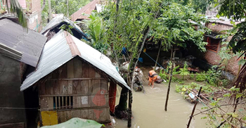 টানা ১৬ ঘণ্টার বৃষ্টিতে সাতক্ষীরার নিম্নাঞ্চল প্লাবিত