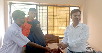 অনুদান নয় সাবিনাকে পুরস্কৃত করলেন ইউএনও