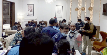 দেশে এলেন যে ২৮ নাবিক