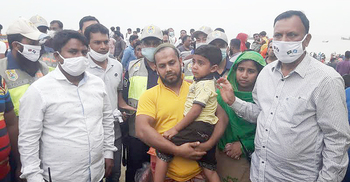 পর্যটকদের ভিড়ে হারিয়ে যাওয়া শিশুকে উদ্ধার করল ট্যুরিস্ট পুলিশ
