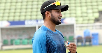 রাতেই দুবাই যাচ্ছেন সাকিব