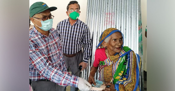 লকডাউনে থাকা ৩৪ পরিবার পেল খাদ্যসামগ্রী