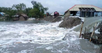সাতক্ষীরা উপকূলে আবারও বাঁধ ভেঙে দুই গ্রাম প্লাবিত