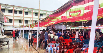 স্কুলমাঠে ছাত্রলীগের সংবর্ধনা, ক্লাস করা হলো না শিক্ষার্থীদের