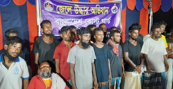 ভেসে ভারতের জলসীমায় চলে যাওয়া ২৩ জেলেকে উদ্ধার করে হস্তান্তর