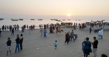 ফেব্রুয়ারির শুরুতেই পর্যটকে টইটুম্বুর কুয়াকাটা