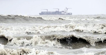 উত্তাল সাগর, টেকনাফের সঙ্গে সেন্টমার্টিনের যোগাযোগ বিচ্ছিন্ন