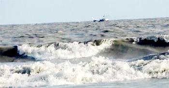 কর্ণফুলী ও বহির্নোঙরে দুই জাহাজডুবি, নিখোঁজ ১৩