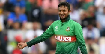 Shakib takes two quick SA wickets