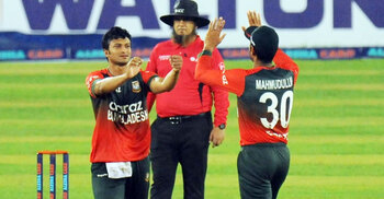 বিশ্বের একমাত্র ক্রিকেটার হিসেবে বিরল রেকর্ড সাকিবের