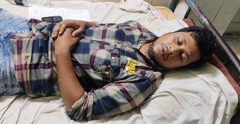 চেয়ার দিয়ে জুনিয়রের মাথা ফাটালেন সিনিয়র অফিসার