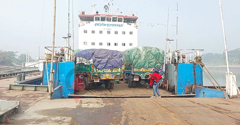৮ ঘণ্টা পর শরীয়তপুর-চাঁদপুর নৌরুটে ফেরি চলাচল শুরু