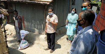 করোনা আতঙ্কে ঘরে বন্দি ৩৯শ দুস্থ পরিবার পেল ত্রাণ সহায়তা