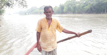 বাপ-দাদার পথে রমেশ, পারাপারে কেটে গেল ৪৭ বছর