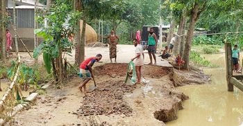 শেরপুরে নামছে ঢলের পানি, রাস্তাঘাট ভেঙে ভোগান্তি