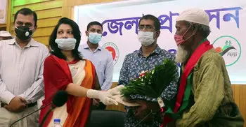 Sherpur beggar gets house for setting rare instance of help