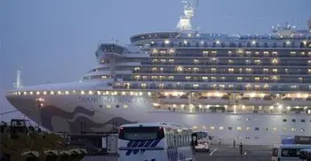 Coronavirus: First passengers disembark from Diamond Princess in Japan