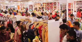Some shopping malls, markets reopen amid virus fear