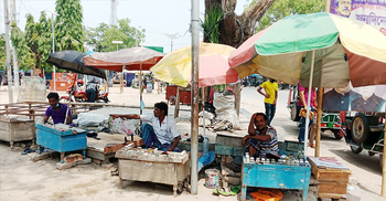তাদের মুখের হাসি কেড়েছে লকডাউন
