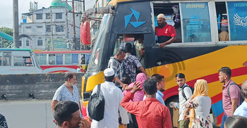 ঢাকা-চট্টগ্রাম মহাসড়কে আজও যাত্রীর চাপ, নেই যানজট