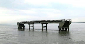 এক সময়ের ব্যস্ততম সেতু এখন ‘মরণফাঁদ’