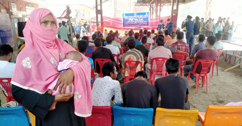 স্টেশনে পুলিশের সচেতনতামূলক সভা চলাকালে যাত্রীর ব্যাগ চুরি