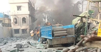 পরিচালককে কোমরে দড়ি বেঁধে আদালতে নেওয়ায় এসআই ‘ক্লোজড’