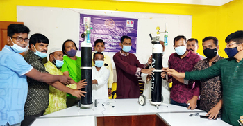 শাহজাদপুরে ফোন করলেই করোনা রোগীর বাড়ি পৌঁছে যাবে অক্সিজেন