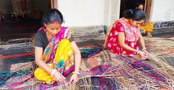 বিলুপ্তির পথে ঐতিহ্যের শীতল পাটি
